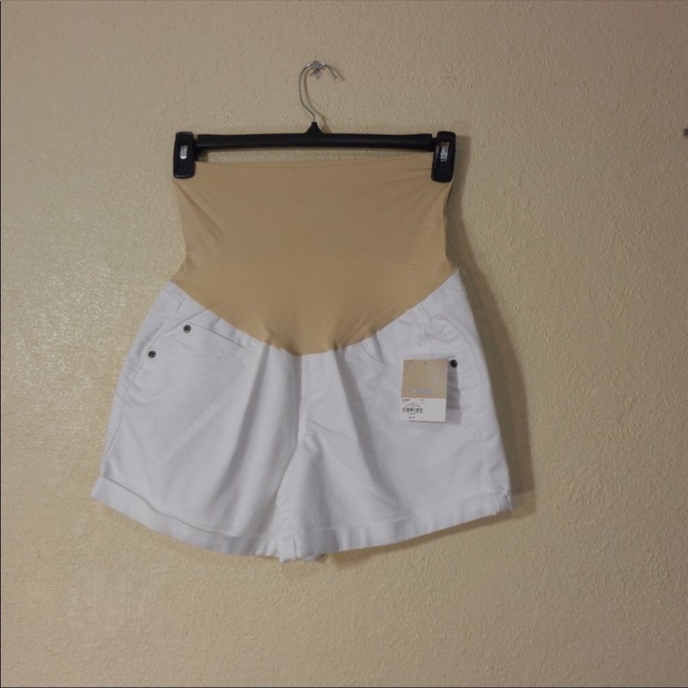 A Glow Maternity Boyfriend Shorts White Size 6